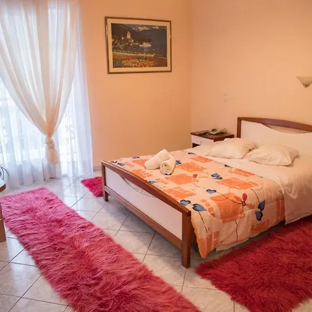 ξενοδοχειο παπαναγιωτου 2*